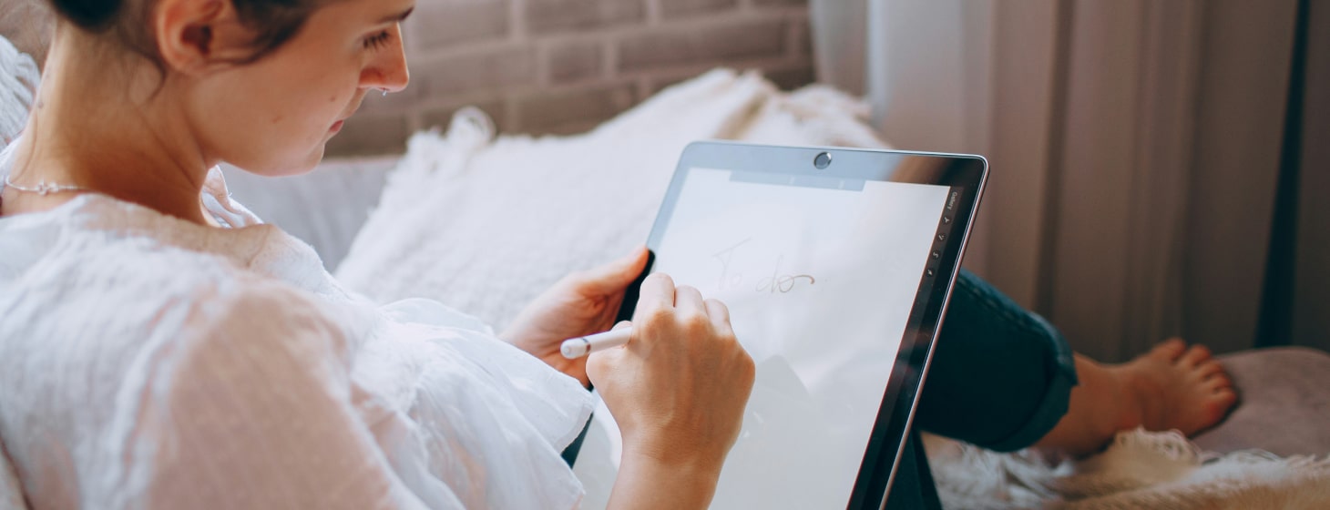 an entrepreneur sketcing a strong brand